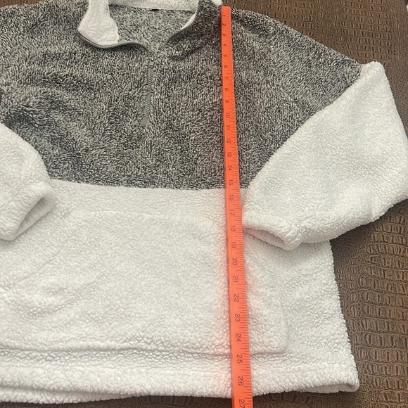 Gray and white fuzzy fleece half zip sweater size xl - Picture 5 of 7